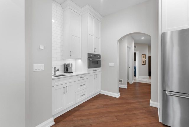 3750 W Pine View COURT, Mequon, WI 53097