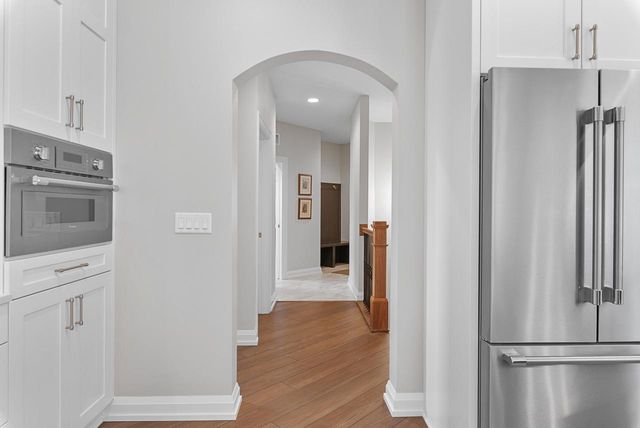 3750 W Pine View COURT, Mequon, WI 53097