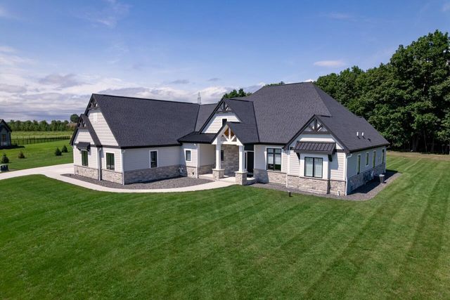 3750 W Pine View COURT, Mequon, WI 53097