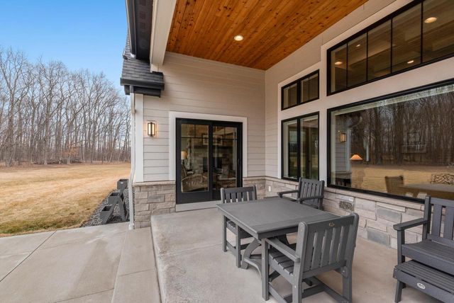3750 W Pine View COURT, Mequon, WI 53097