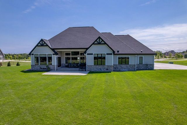 3750 W Pine View COURT, Mequon, WI 53097