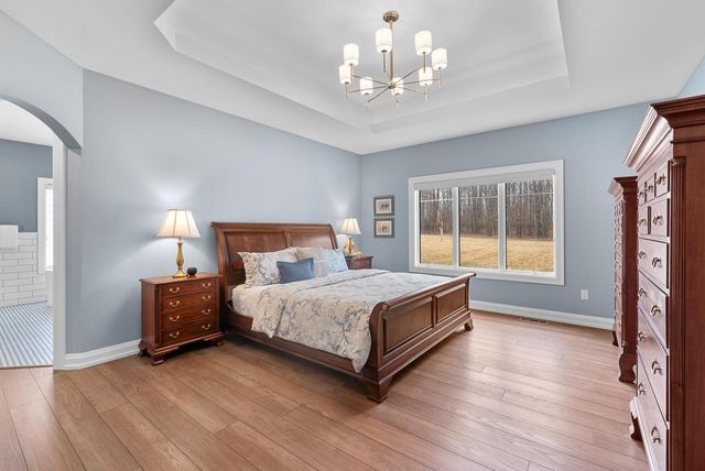 3750 W Pine View COURT, Mequon, WI 53097