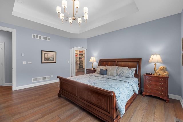 3750 W Pine View COURT, Mequon, WI 53097