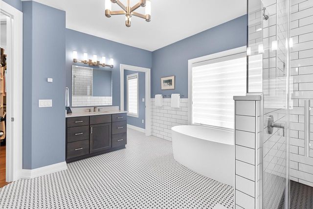 3750 W Pine View COURT, Mequon, WI 53097