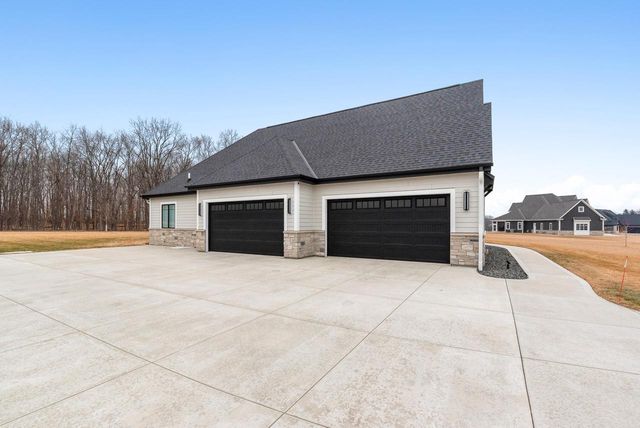 3750 W Pine View COURT, Mequon, WI 53097