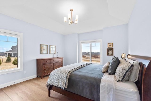 3750 W Pine View COURT, Mequon, WI 53097