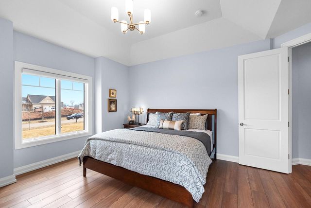 3750 W Pine View COURT, Mequon, WI 53097