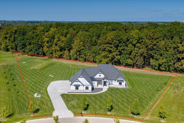 3750 W Pine View COURT, Mequon, WI 53097