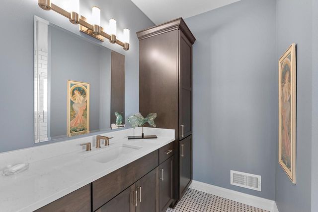 3750 W Pine View COURT, Mequon, WI 53097