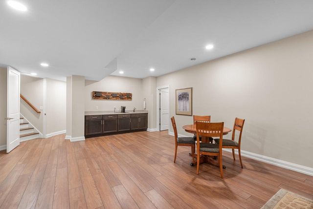 3750 W Pine View COURT, Mequon, WI 53097