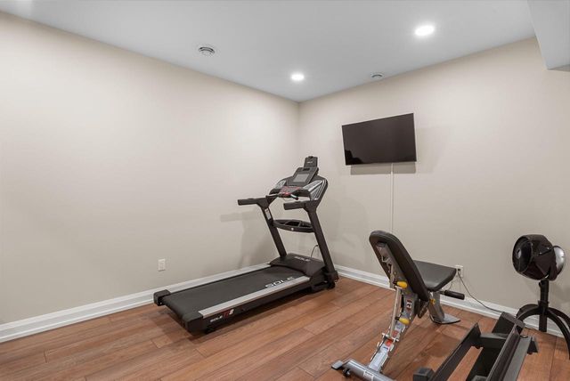 3750 W Pine View COURT, Mequon, WI 53097