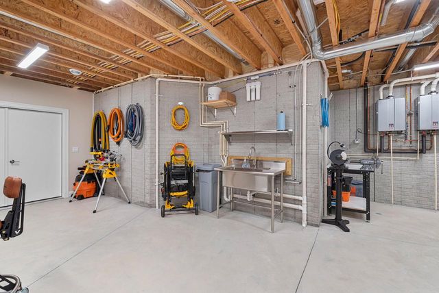 3750 W Pine View COURT, Mequon, WI 53097