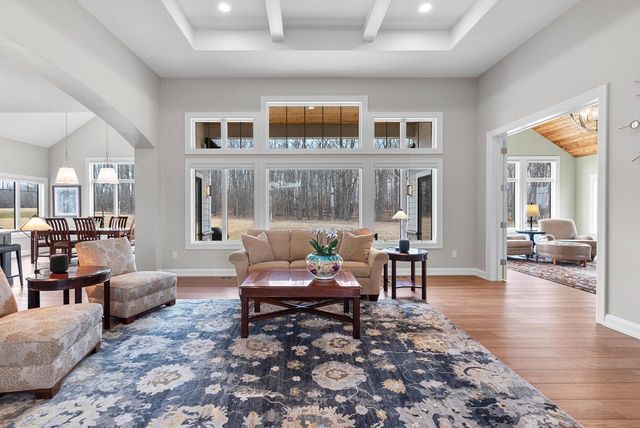 3750 W Pine View COURT, Mequon, WI 53097