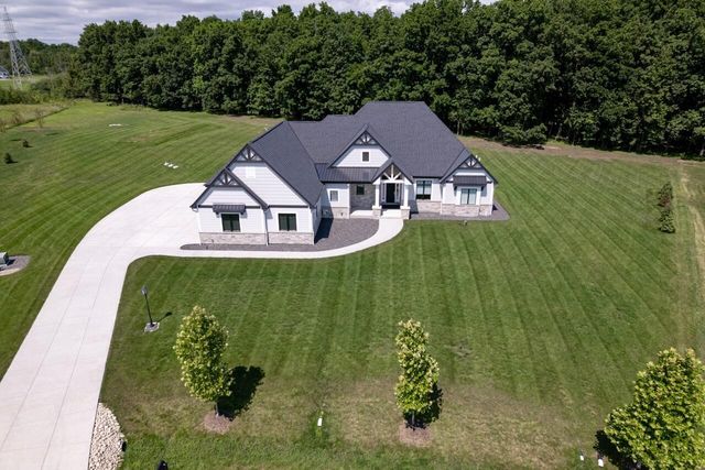 3750 W Pine View COURT, Mequon, WI 53097