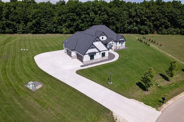 3750 W Pine View COURT, Mequon, WI 53097