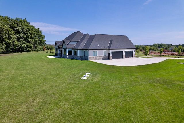 3750 W Pine View COURT, Mequon, WI 53097