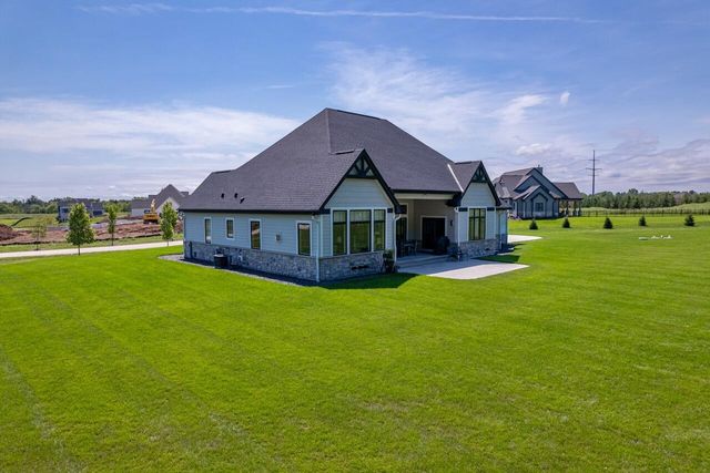 3750 W Pine View COURT, Mequon, WI 53097