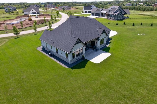 3750 W Pine View COURT, Mequon, WI 53097