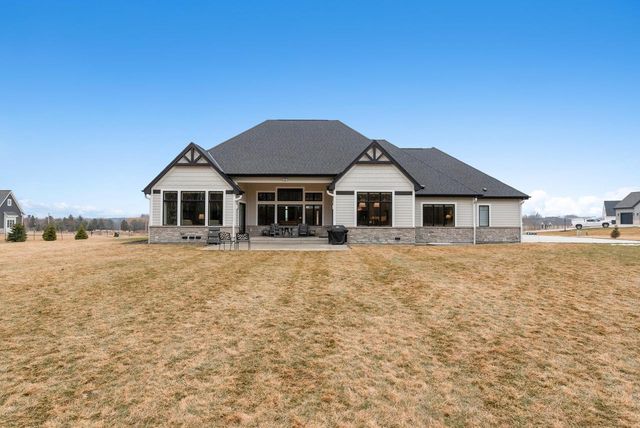 3750 W Pine View COURT, Mequon, WI 53097