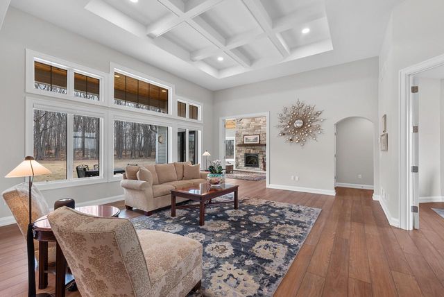 3750 W Pine View COURT, Mequon, WI 53097