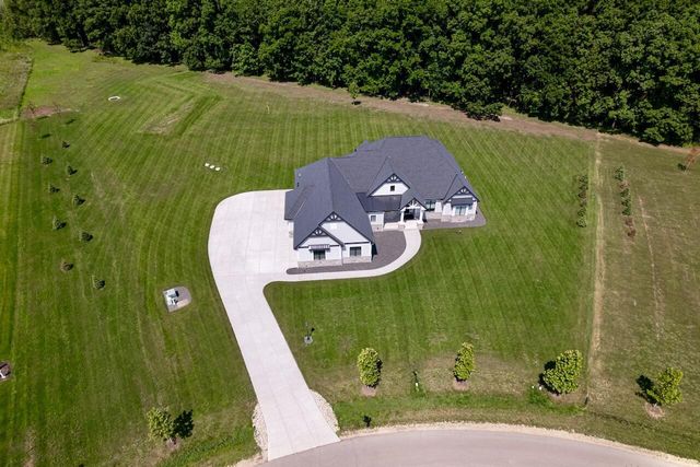 3750 W Pine View COURT, Mequon, WI 53097