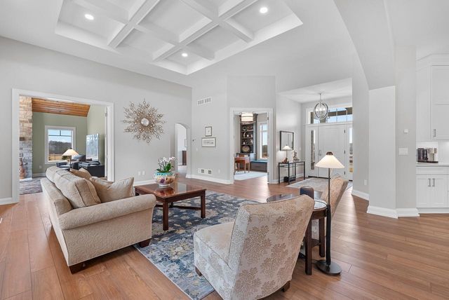 3750 W Pine View COURT, Mequon, WI 53097