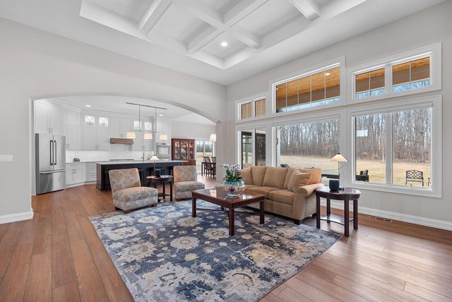 3750 W Pine View COURT, Mequon, WI 53097