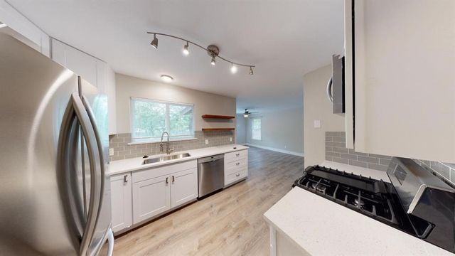 8700 Parkfield DR, Austin, TX 78758