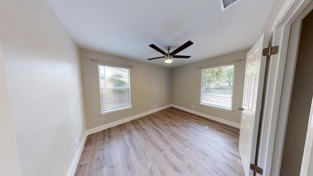 8700 Parkfield DR, Austin, TX 78758