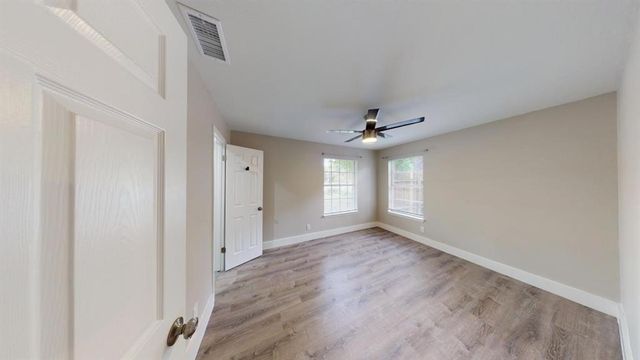 8700 Parkfield DR, Austin, TX 78758