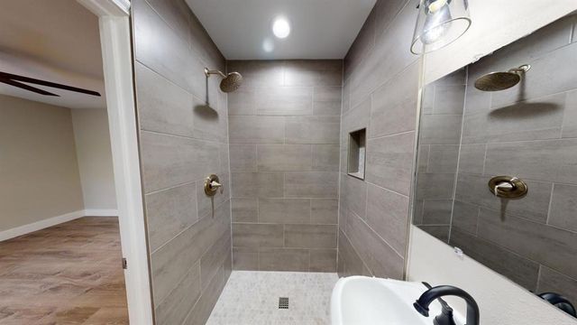 8700 Parkfield DR, Austin, TX 78758