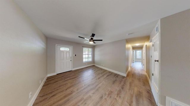 8700 Parkfield DR, Austin, TX 78758