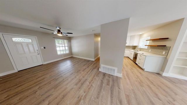 8700 Parkfield DR, Austin, TX 78758