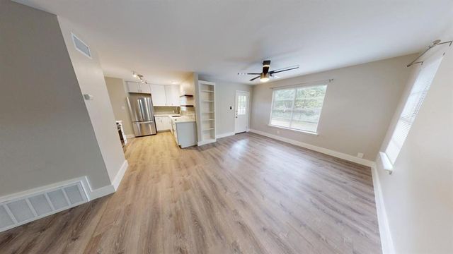 8700 Parkfield DR, Austin, TX 78758