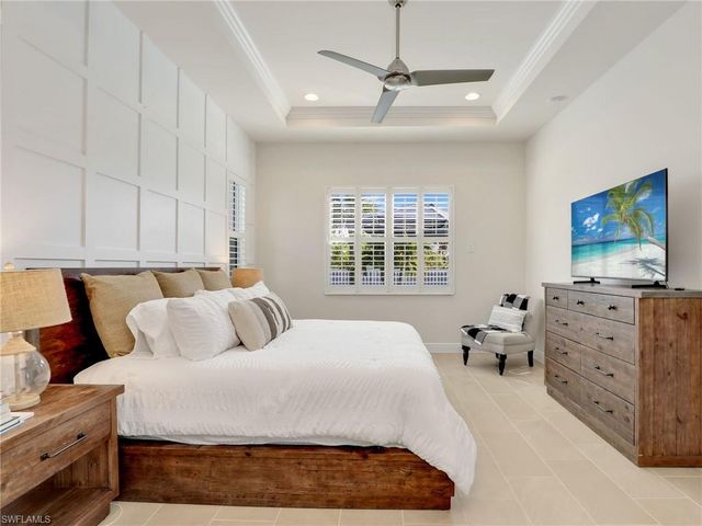 9288 Cayman DR, Naples, FL 34114