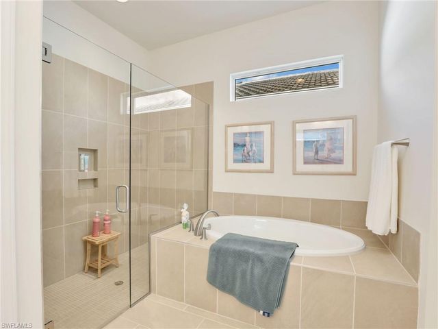 9288 Cayman DR, Naples, FL 34114