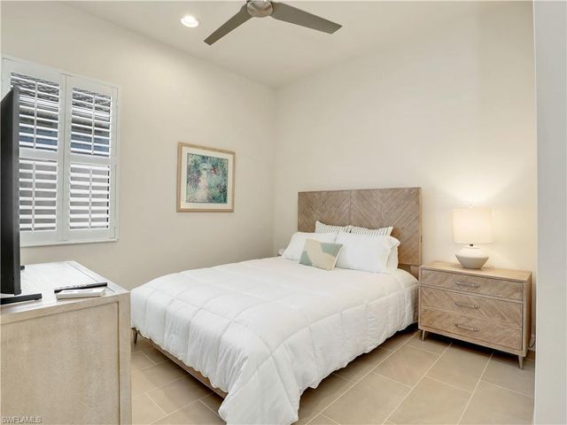 9288 Cayman DR, Naples, FL 34114