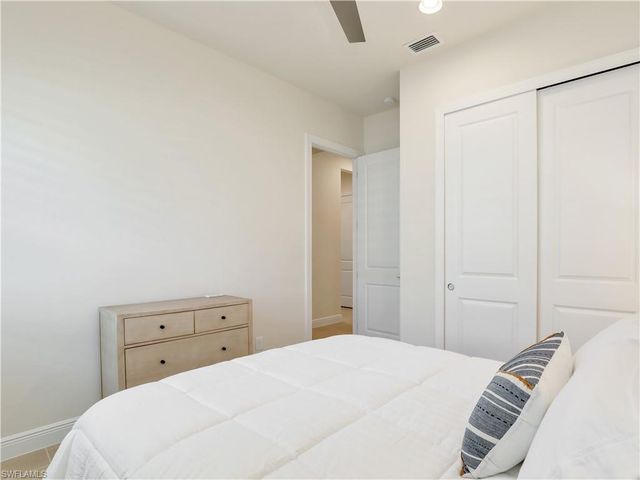 9288 Cayman DR, Naples, FL 34114