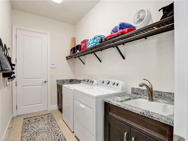 9288 Cayman DR, Naples, FL 34114