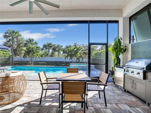 9288 Cayman DR, Naples, FL 34114