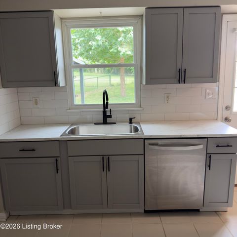 6623 Holly Lake Dr, Louisville, KY 40291