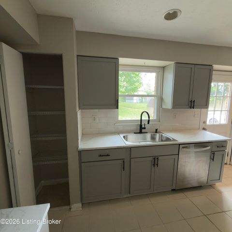 6623 Holly Lake Dr, Louisville, KY 40291