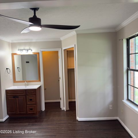6623 Holly Lake Dr, Louisville, KY 40291