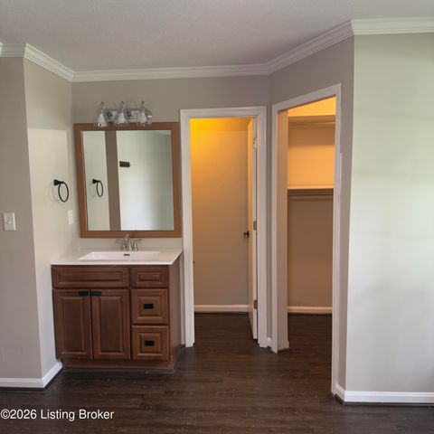 6623 Holly Lake Dr, Louisville, KY 40291