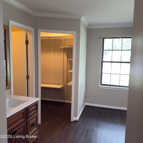 6623 Holly Lake Dr, Louisville, KY 40291