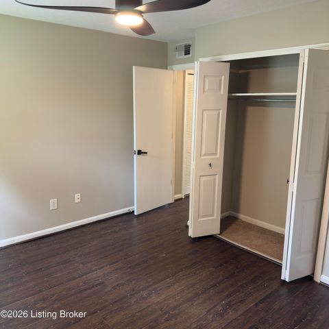 6623 Holly Lake Dr, Louisville, KY 40291
