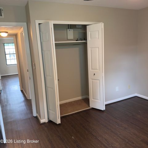 6623 Holly Lake Dr, Louisville, KY 40291