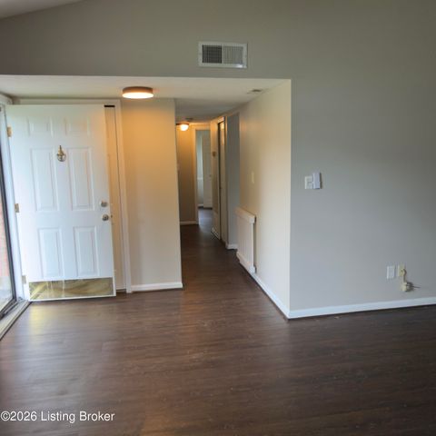 6623 Holly Lake Dr, Louisville, KY 40291