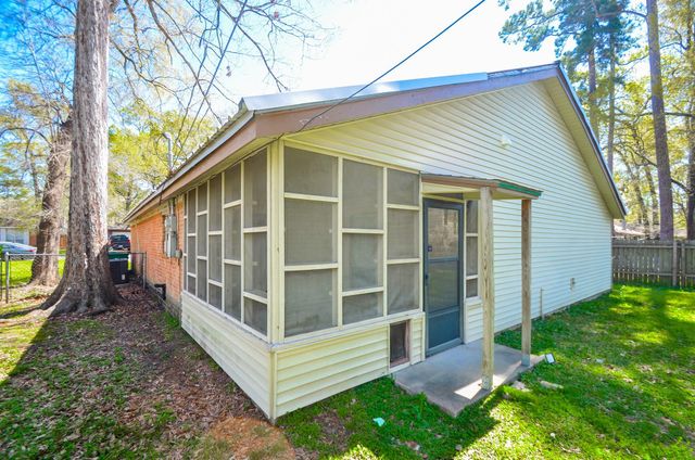 123 Cypress Lane, Conroe, TX 77301