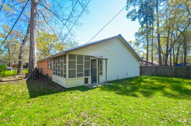 123 Cypress Lane, Conroe, TX 77301